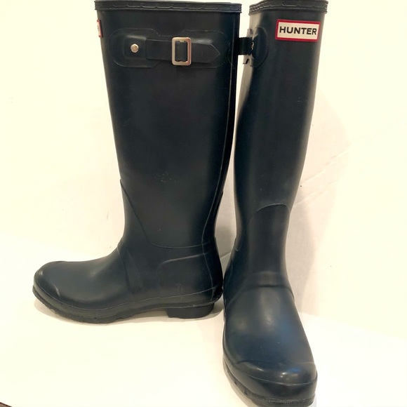 MOVING SALE!! Hunter Original Tall Boots Navy - Size 7 - Picture 1 of 9